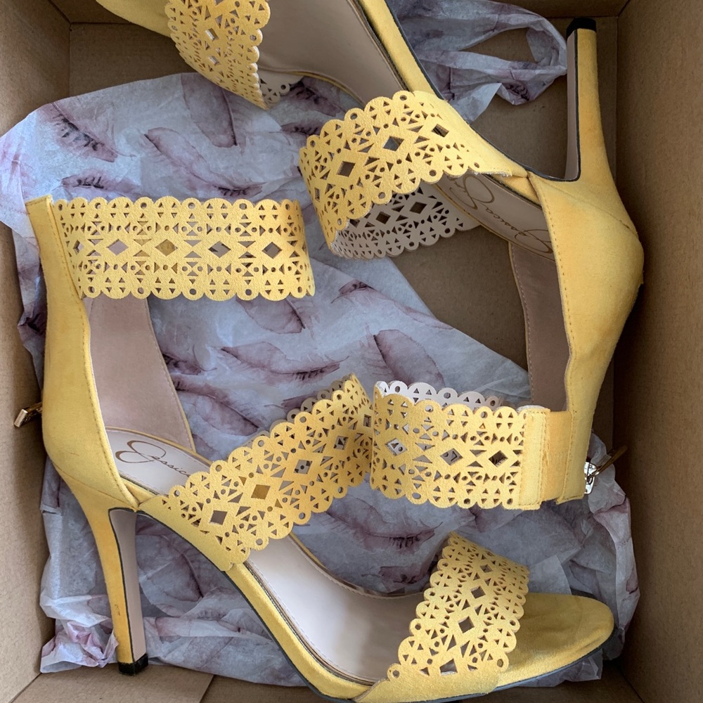 Yellow straps heels